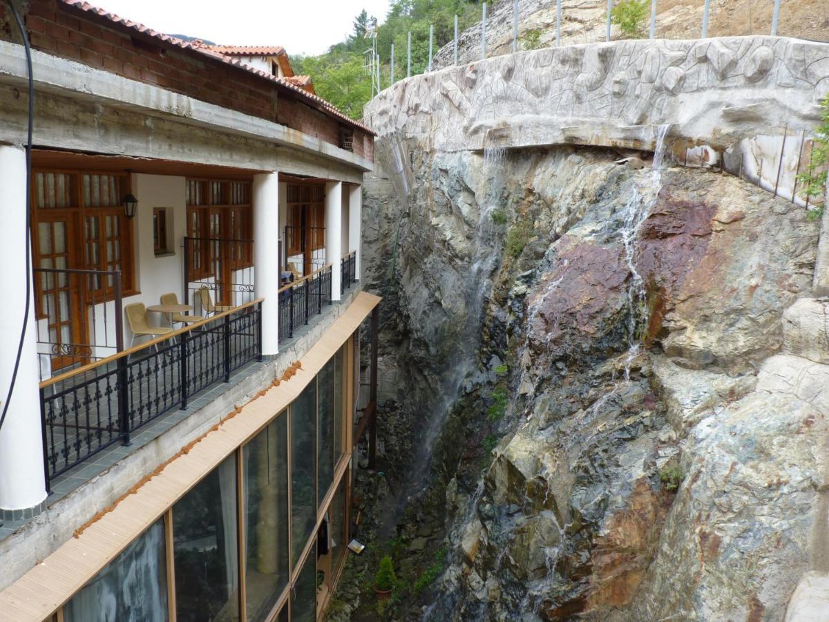 Mountain Rose Hotel & Restaurant Pedhoulas Eksteriør bilde
