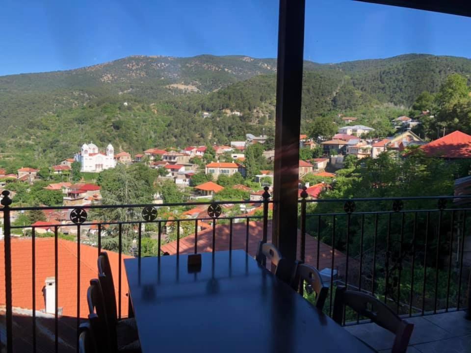 Mountain Rose Hotel & Restaurant Pedhoulas Eksteriør bilde